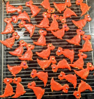 Lustige Drachen-Kekse zum Kindergeburtstag backen mit Kindern