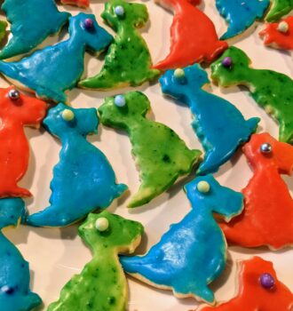 Lustige Drachen-Kekse zum Kindergeburtstag backen mit Kindern