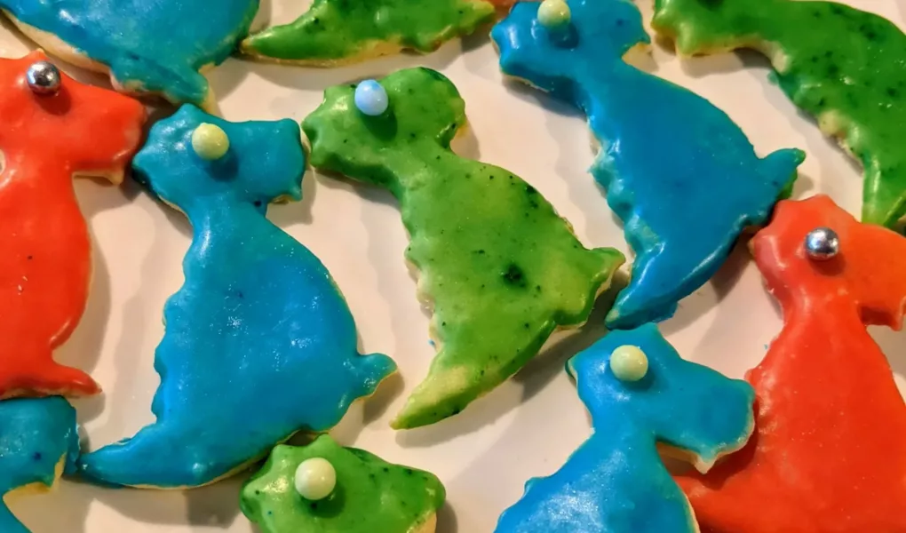 Lustige Drachen-Kekse zum Kindergeburtstag backen mit Kindern