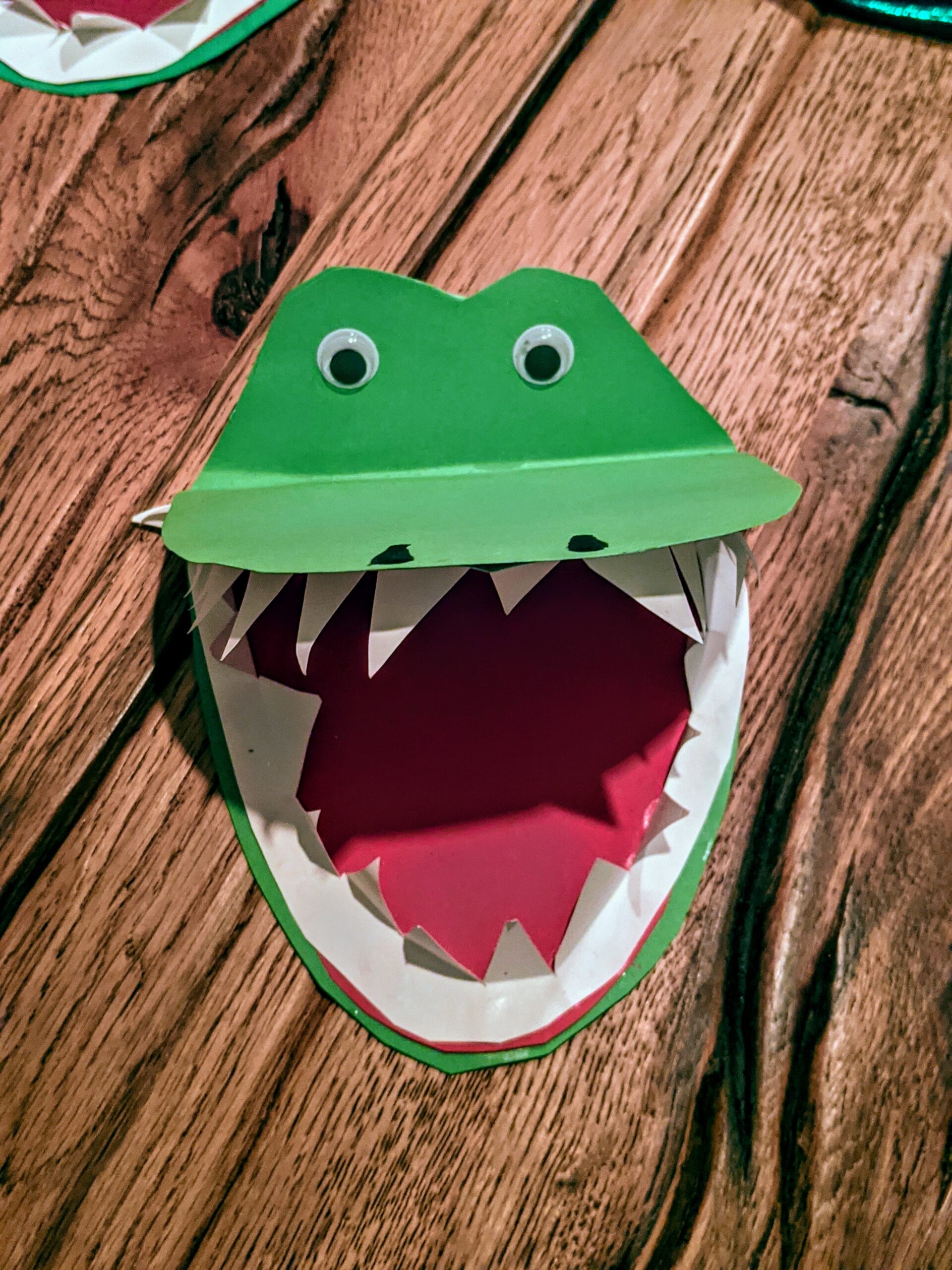 5 Schritte: Lustige Dinosaurier-Einladungskarte zum Kindergeburtstag selbst basteln