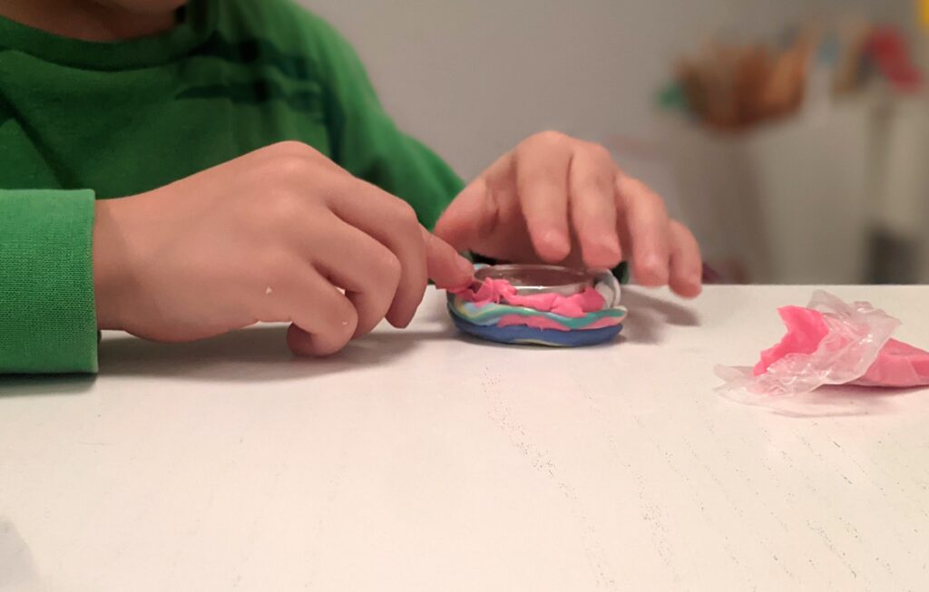 4 einfache Schritte: Bezaubernden Teelichthalter aus Fimo basteln mit Kindern 31 Schritt 3: Teelichthalter aus Fimo basteln