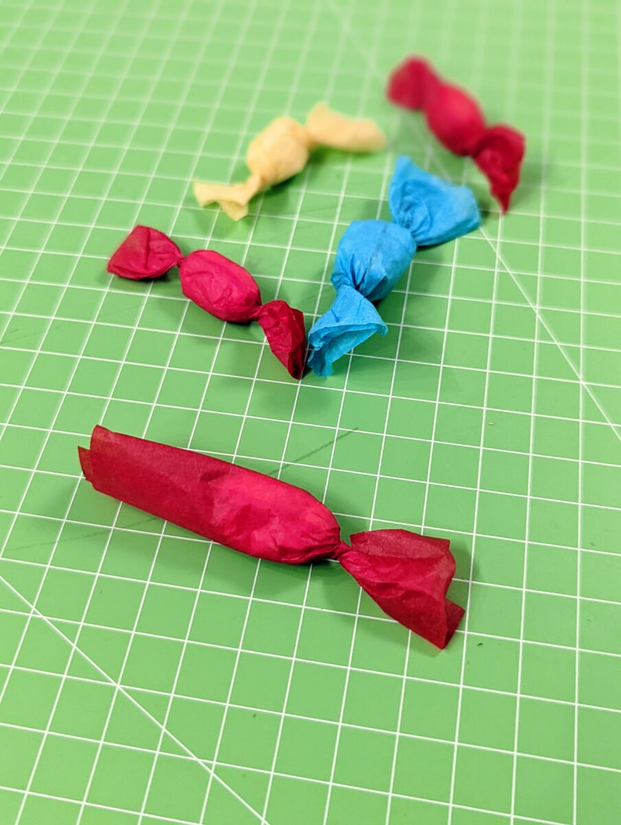 3 Schritte: Realistische Bonbons als DIY-Spielzeug für die Spielküche im Handumdrehen basteln mit Kindern
