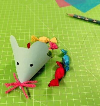 3 Schritte: Realistische Bonbons als DIY-Spielzeug für die Spielküche im Handumdrehen basteln mit Kindern
