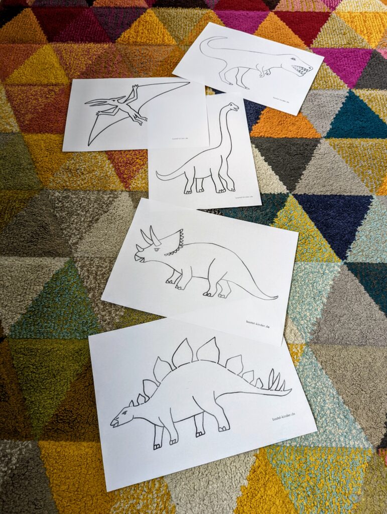 5er-Set: 5 verschiedene Dinosaurier-Vorlagen zum ausmalen, bekleben, ausschneiden und basteln mit Kindern