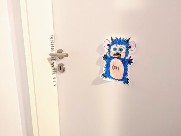 Gruselige Monster-Türschilder für Kinder als Ausmalbilder selbstgebastelt!