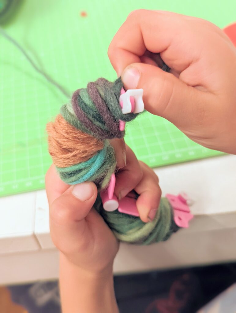 PomPom-Kuscheltier: Zuckersüßer Igel ruck zuck selbst gebastelt! 37 PomPom-Kuscheltier: Zuckersüßer Igel ruck zuck selbst gebastelt!