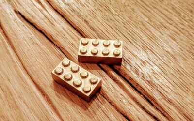 Blitzschnelle DIY-Idee: Goldene Steine wie bei Lego Masters kinderleicht selbstgebastelt!