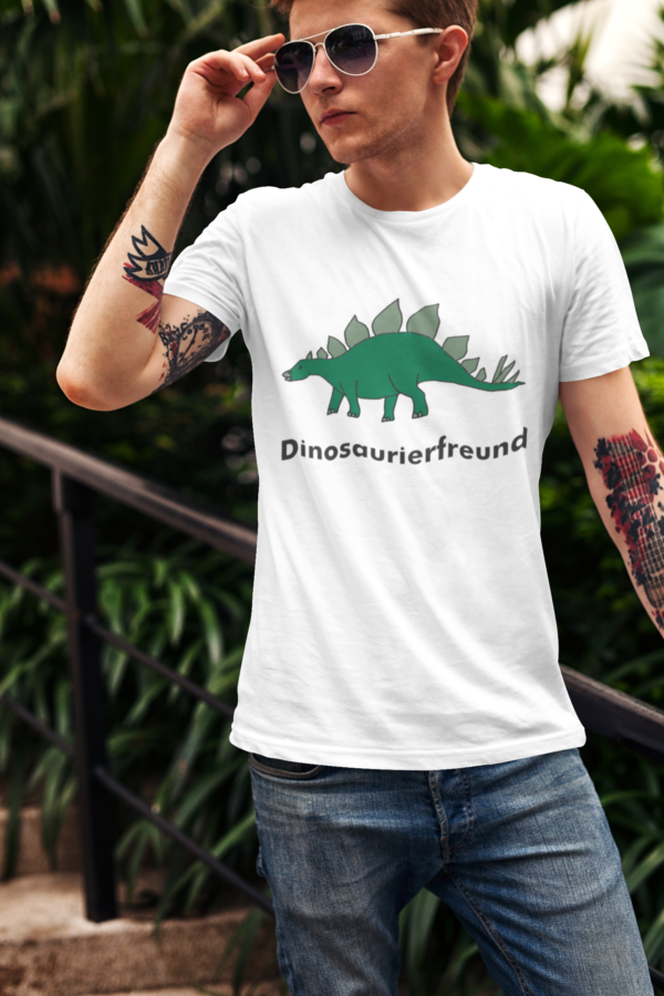 Herren T-Shirt “Dinosaurierfreund”: Einzigartiges Geschenk für große Dinosaurier-Fans (Motiv: Stegosaurus) – Premium Shirt