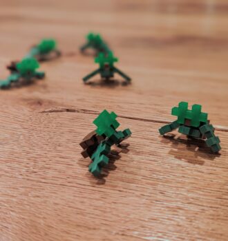 Suchst du eine blitzschnelle Idee zum Bauen mit PLUS-PLUS? Bau einfach diese reizende Mini-Schildkröte mit unserem verständlichen Video-Tutorial nach!
