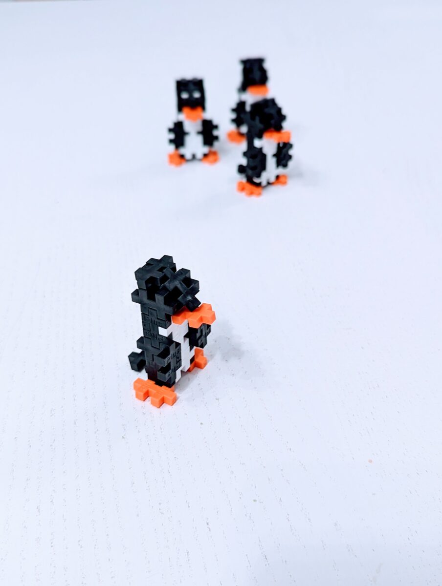 3 Minuten: Hinreißenden Pinguin aus PLUS-PLUS bauen im kinderleichten, blitzschnellen Tutorial