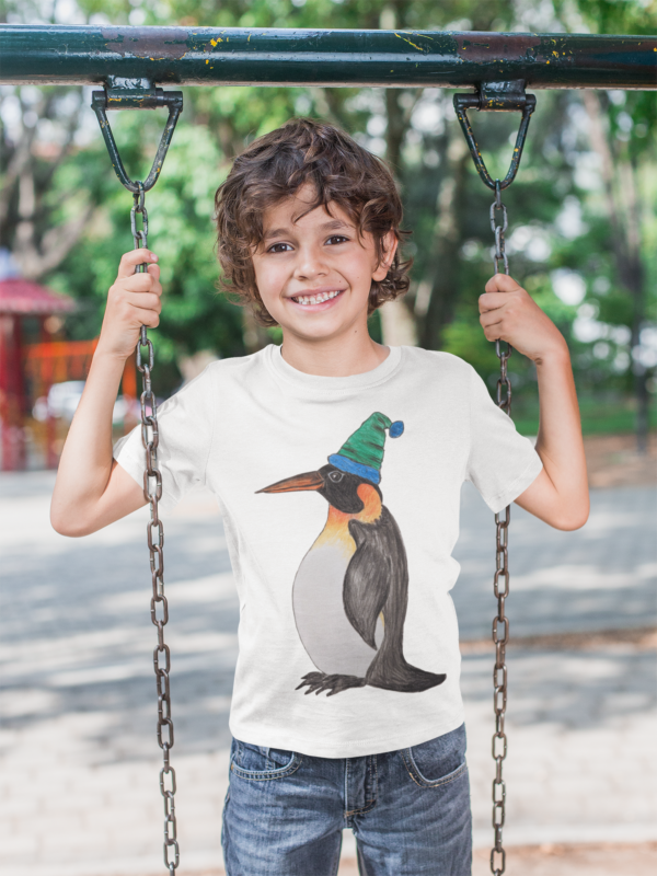 Pinguin mit kuscheliger Wollmütze: Zauberhaftes Design aus Köln am Rhein - Kinder Premium T-Shirt