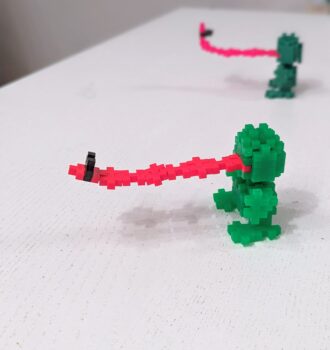 Lustiger Frosch aus PLUS-PLUS: Verständliche Video-Anleitung für einen fröhlichen Frosch als individuelles DIY-Spielzeug